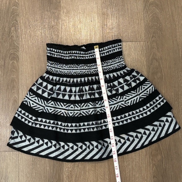 NWOT Blue Rain Black and White Patterned Mini Skirt, Size Small - Picture 7 of 8